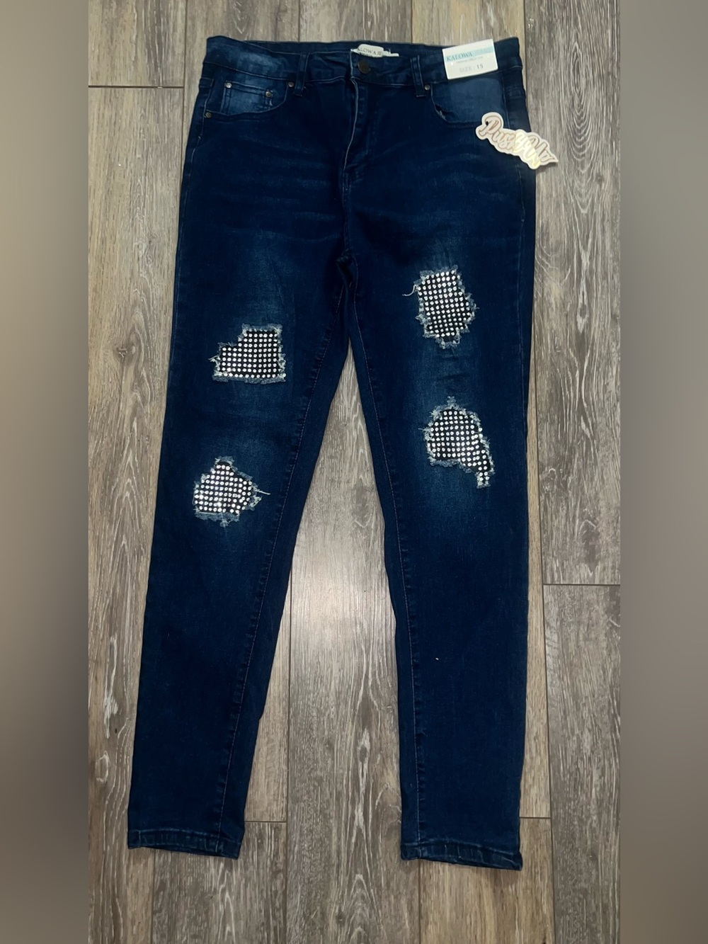 NWT Kalowa Distressed Women's Jeans with  sparkly studs Patch Details size 15